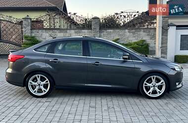 Седан Ford Focus 2015 в 
