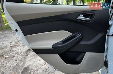 Седан Ford Focus 2016 в 