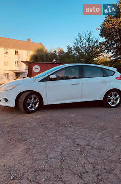 Хэтчбек Ford Focus 2012 в 