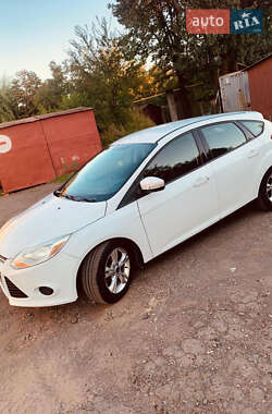 Хэтчбек Ford Focus 2012 в 