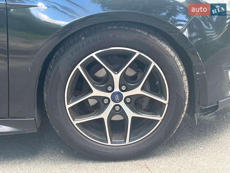 Хэтчбек Ford Focus 2015 в Киеве