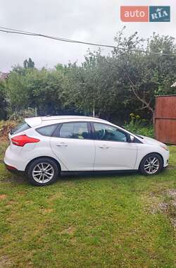 Хэтчбек Ford Focus 2015 в 