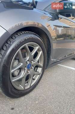 Седан Ford Focus 2016 в 