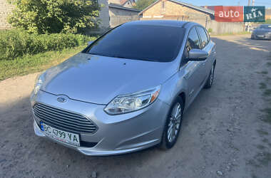 Хэтчбек Ford Focus 2011 в 