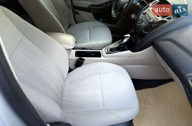 Хэтчбек Ford Focus 2015 в 