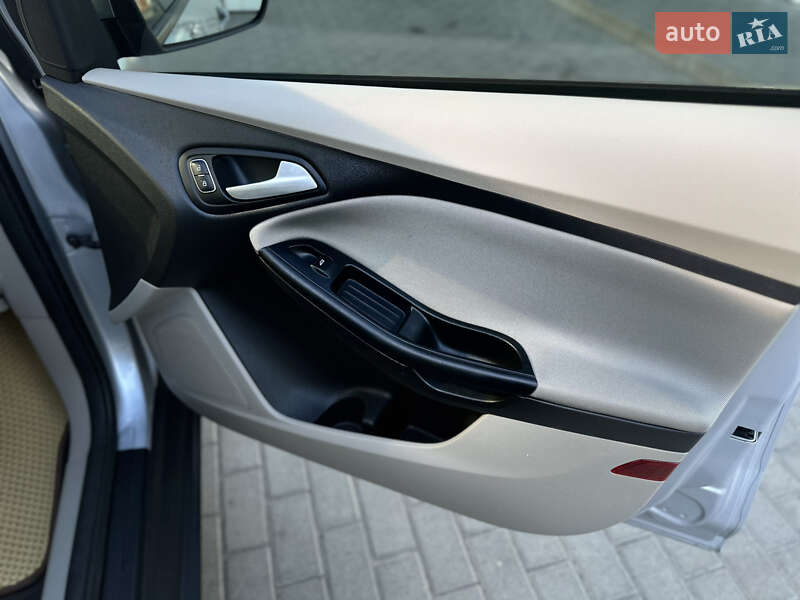 Хэтчбек Ford Focus 2015 в Житомире