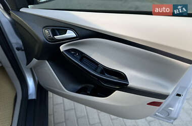 Хэтчбек Ford Focus 2015 в 