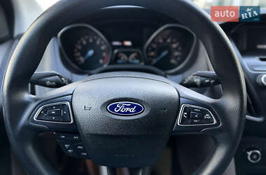 Хэтчбек Ford Focus 2015 в 