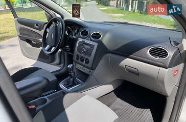 Хэтчбек Ford Focus 2010 в 