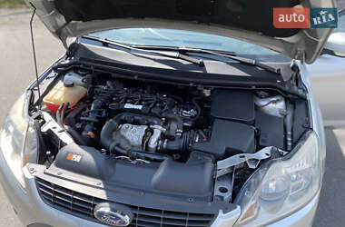 Хэтчбек Ford Focus 2010 в 