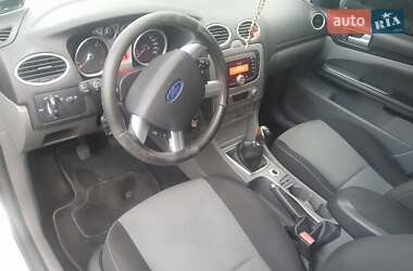 Хэтчбек Ford Focus 2010 в 
