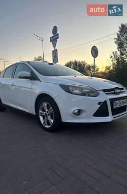 Хэтчбек Ford Focus 2012 в 