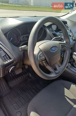 Хэтчбек Ford Focus 2015 в 