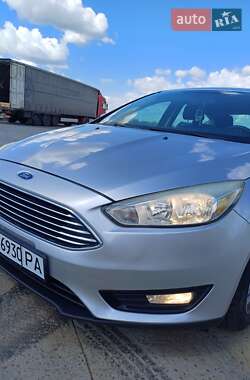 Хэтчбек Ford Focus 2015 в 