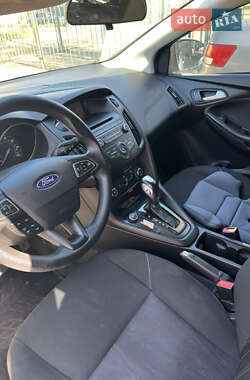 Хэтчбек Ford Focus 2015 в 