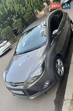 Хэтчбек Ford Focus 2013 в 