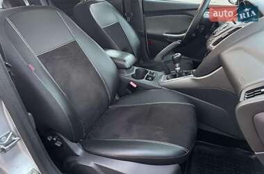 Хэтчбек Ford Focus 2011 в 