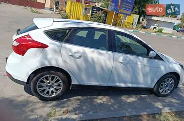 Хэтчбек Ford Focus 2011 в 