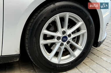 Хэтчбек Ford Focus 2014 в 