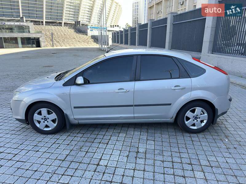 Хэтчбек Ford Focus 2006 в Киеве