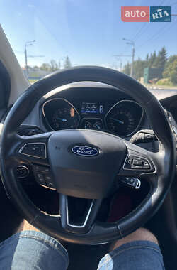 Хэтчбек Ford Focus 2015 в 