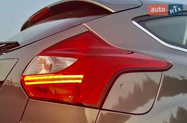 Хэтчбек Ford Focus 2012 в 