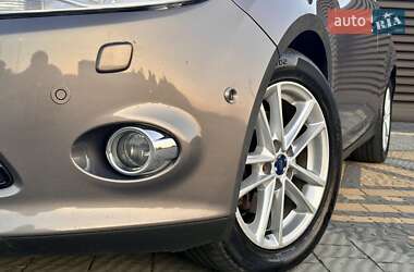 Хэтчбек Ford Focus 2012 в 