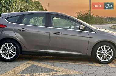 Хэтчбек Ford Focus 2012 в 