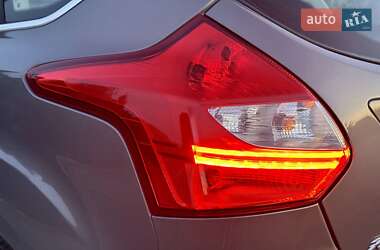 Хэтчбек Ford Focus 2012 в 