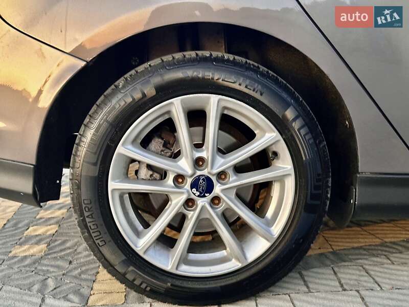 Хэтчбек Ford Focus 2012 в Стрые