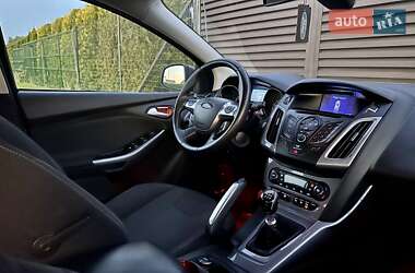 Хэтчбек Ford Focus 2012 в 
