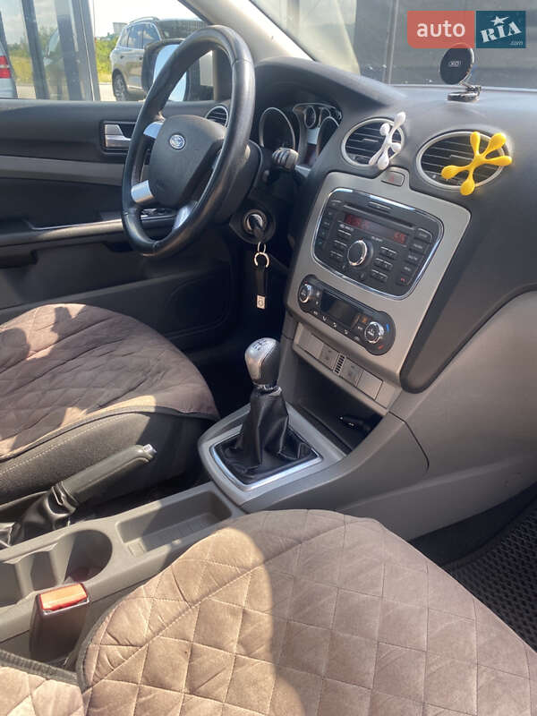 Универсал Ford Focus 2010 в Золочеве