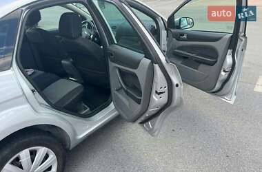 Хэтчбек Ford Focus 2011 в 