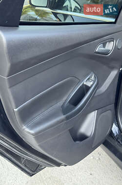 Хэтчбек Ford Focus 2013 в 