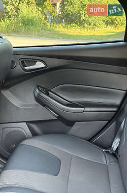Хэтчбек Ford Focus 2013 в 