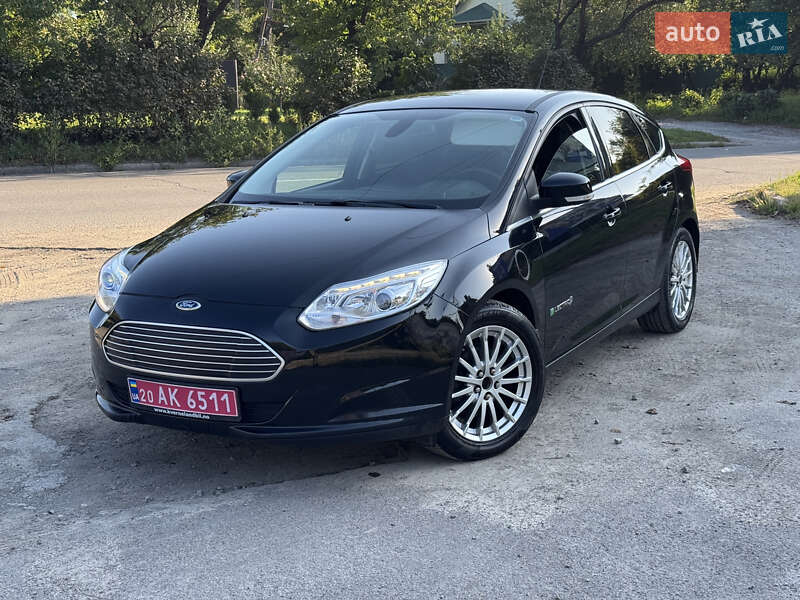 Хэтчбек Ford Focus 2013 в 
