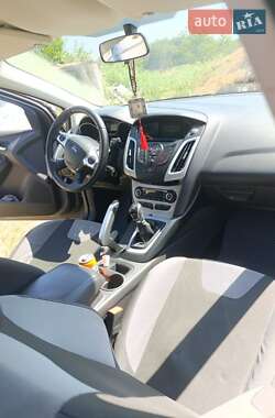 Хэтчбек Ford Focus 2013 в 