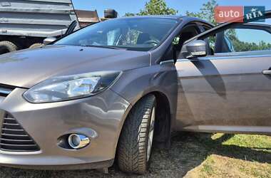 Хэтчбек Ford Focus 2013 в 