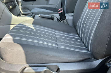 Хэтчбек Ford Focus 2011 в 