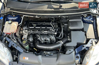 Хэтчбек Ford Focus 2011 в 
