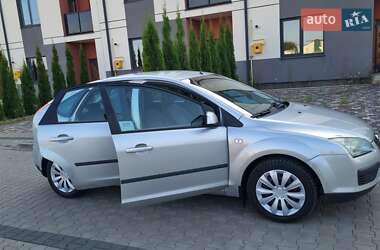 Хэтчбек Ford Focus 2006 в 