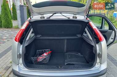 Хэтчбек Ford Focus 2006 в 