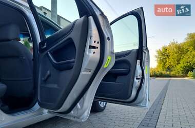 Хэтчбек Ford Focus 2006 в 