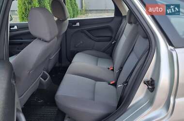 Хэтчбек Ford Focus 2006 в 