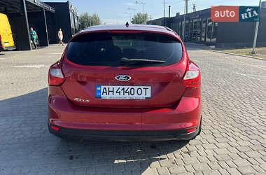 Хэтчбек Ford Focus 2011 в 