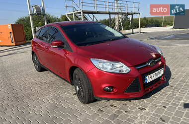 Хэтчбек Ford Focus 2011 в 