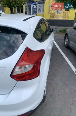 Хэтчбек Ford Focus 2012 в 