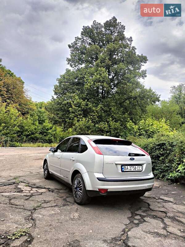 Хэтчбек Ford Focus 2007 в Новоукраинке