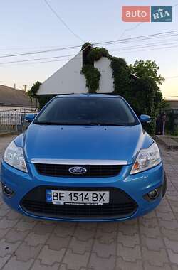 Хэтчбек Ford Focus 2010 в 