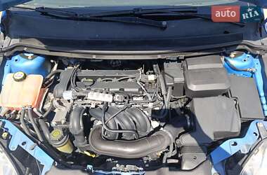 Хэтчбек Ford Focus 2010 в 